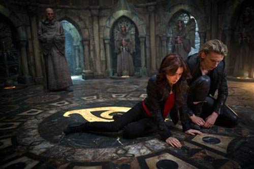   :    = The Mortal Instruments: City of Bones (2013) - 1