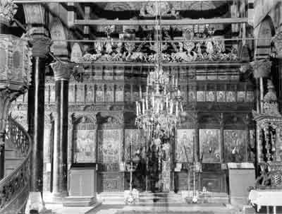 The iconostasis of the Holy Mothers Assumption temple in Pazardjik, carver Maccharie Negriev, 1840